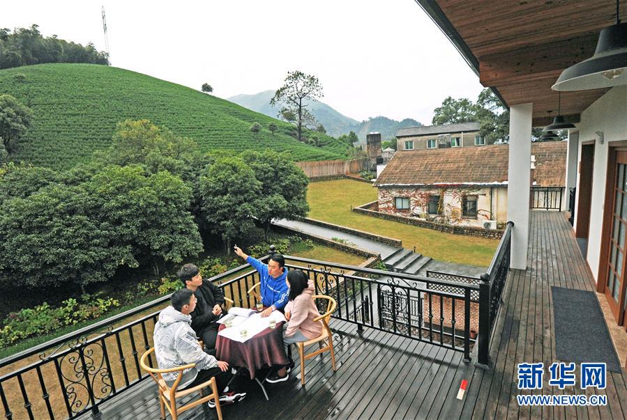（新華全媒頭條&middot;壯闊歷程40年系列述評&middot;圖文互動）（9）風(fēng)雨砥礪 壯麗史詩&mdash;&mdash;從改革開放40年看中國奇跡