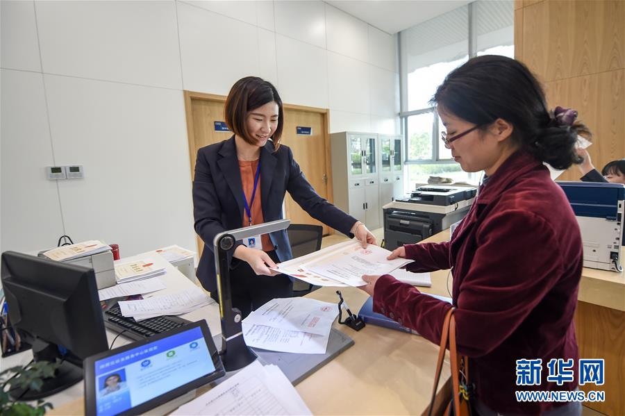 （新華全媒頭條&middot;圖文互動）（9）關(guān)鍵抉擇，必由之路&mdash;&mdash;獻給中國改革開放40周年