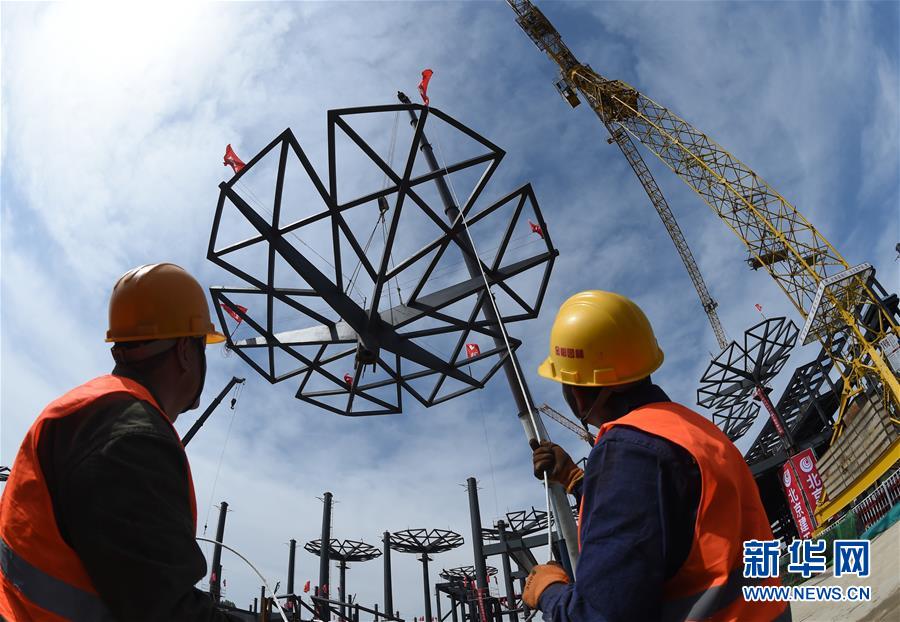 （新華全媒頭條&middot;圖文互動(dòng)）（2）領(lǐng)航！向著高質(zhì)量發(fā)展堅(jiān)定前行&mdash;&mdash;以習(xí)近平同志為核心的黨中央引領(lǐng)中國(guó)經(jīng)濟(jì)發(fā)展述評(píng)