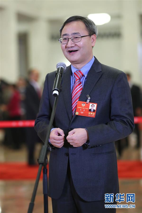 （兩會(huì)&middot;政協(xié)開幕）（9）全國政協(xié)委員接受采訪