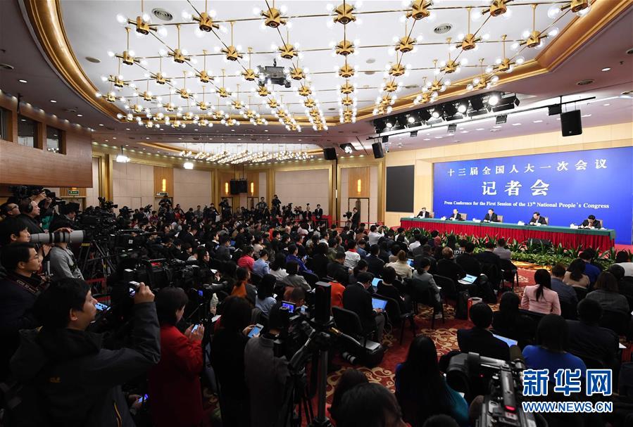 （兩會(huì)&middot;XHDW）（1）國家發(fā)改委主任何立峰等就&ldquo;創(chuàng)新和完善宏觀調(diào)控，推動(dòng)高質(zhì)量發(fā)展&rdquo;答記者問