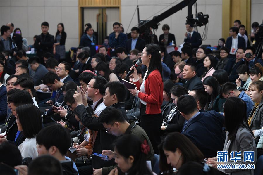 （兩會(huì)&middot;XHDW）（2）國(guó)家發(fā)改委主任何立峰等就&ldquo;創(chuàng)新和完善宏觀調(diào)控，推動(dòng)高質(zhì)量發(fā)展&rdquo;答記者問(wèn)