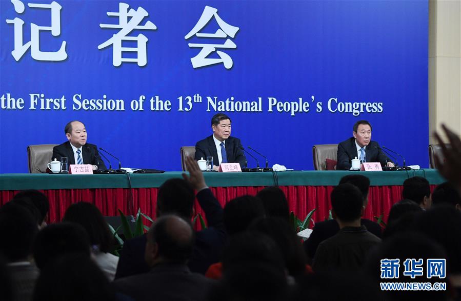 （兩會(huì)&middot;XHDW）（3）國家發(fā)改委主任何立峰等就&ldquo;創(chuàng)新和完善宏觀調(diào)控，推動(dòng)高質(zhì)量發(fā)展&rdquo;答記者問