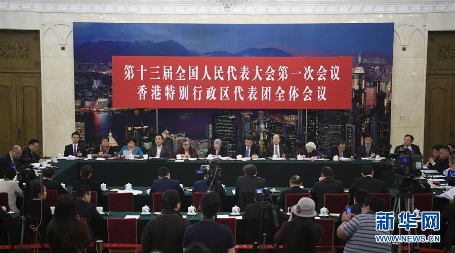 （兩會&middot;XHDW）香港代表團(tuán)全體會議向媒體開放