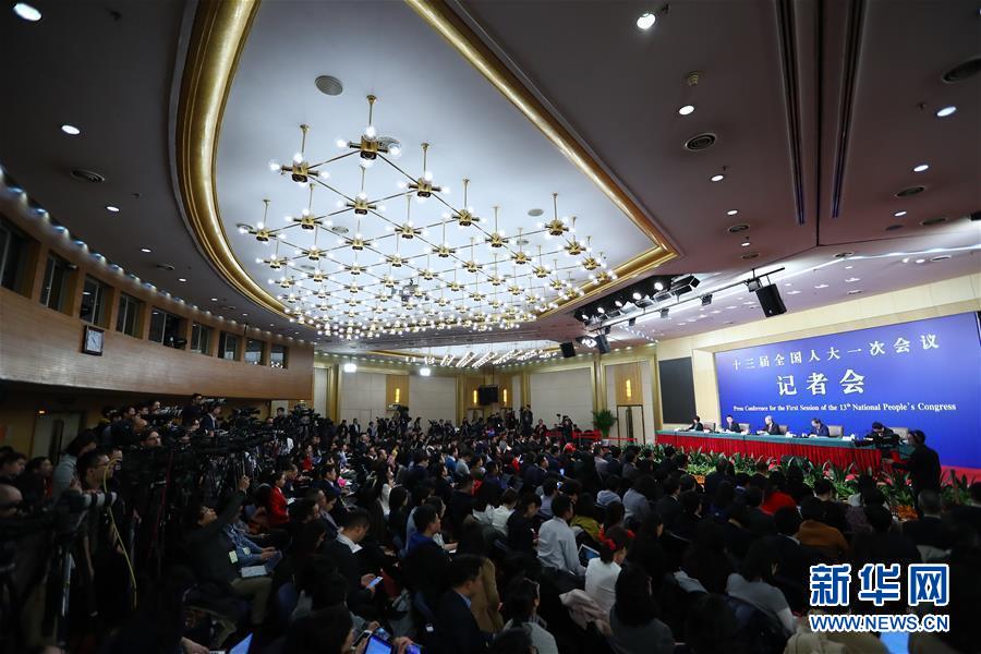 （兩會(huì)&middot;XHDW）（5）中國(guó)人民銀行行長(zhǎng)周小川等就&ldquo;金融改革與發(fā)展&rdquo;答記者問(wèn)