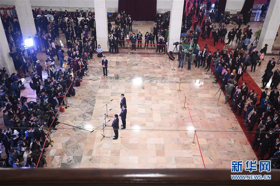 （兩會&middot;XHDW）（14）全國人大代表接受采訪