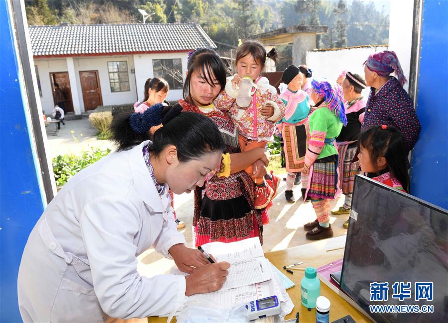 （兩會(huì)&middot;基層代表履職故事）（5）全國(guó)人大代表?xiàng)钌徲ⅲ簽榘傩战】当ｑ{護(hù)航