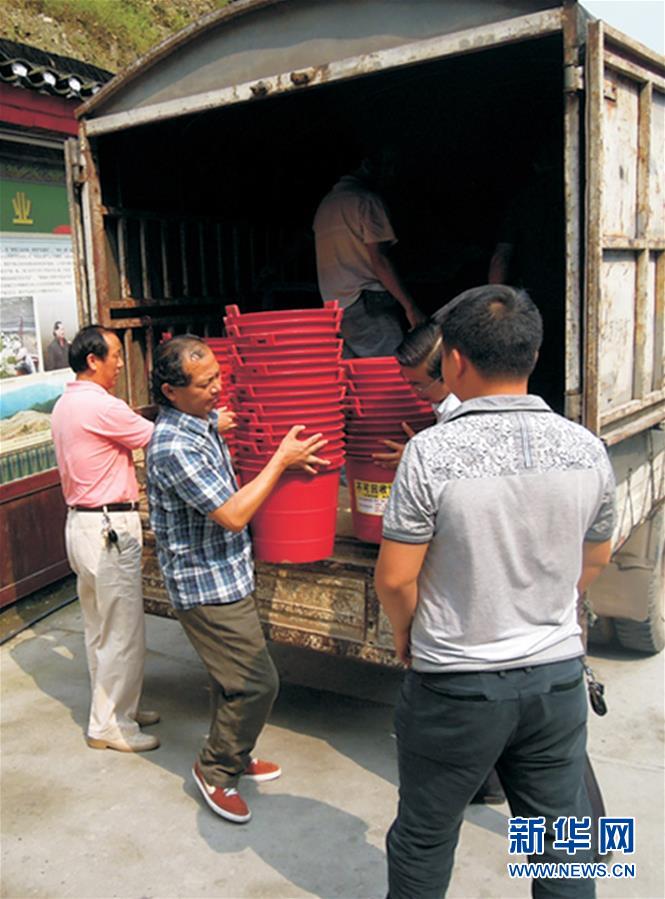 （兩會&middot;基層代表履職故事）（8）全國人大代表龍獻文：幸福都是奮斗出來的!