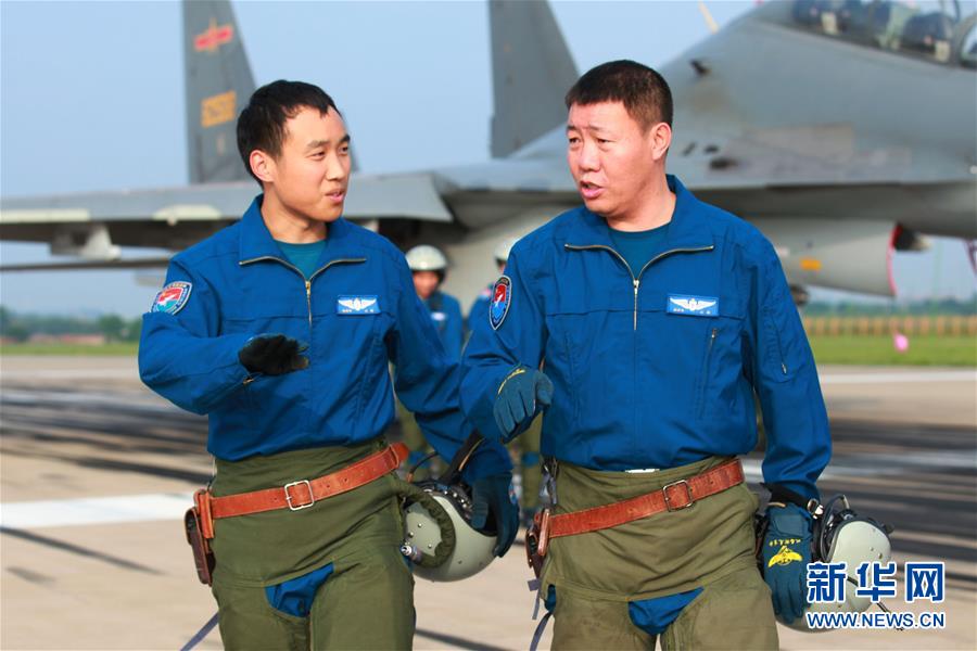（新華全媒頭條&middot;圖文互動(dòng)）（3）戰(zhàn)鷹，為祖國(guó)奮飛&mdash;&mdash;記空軍航空兵某旅旅長(zhǎng)、特級(jí)飛行員郝井文