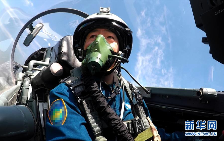 （新華全媒頭條&middot;圖文互動(dòng)）（6）戰(zhàn)鷹，為祖國(guó)奮飛&mdash;&mdash;記空軍航空兵某旅旅長(zhǎng)、特級(jí)飛行員郝井文