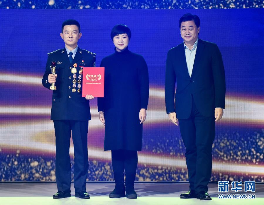 （圖文互動(dòng)）（7）&ldquo;中國網(wǎng)事&middot;感動(dòng)2018&rdquo;年度網(wǎng)絡(luò)人物頒獎(jiǎng)典禮在京舉行