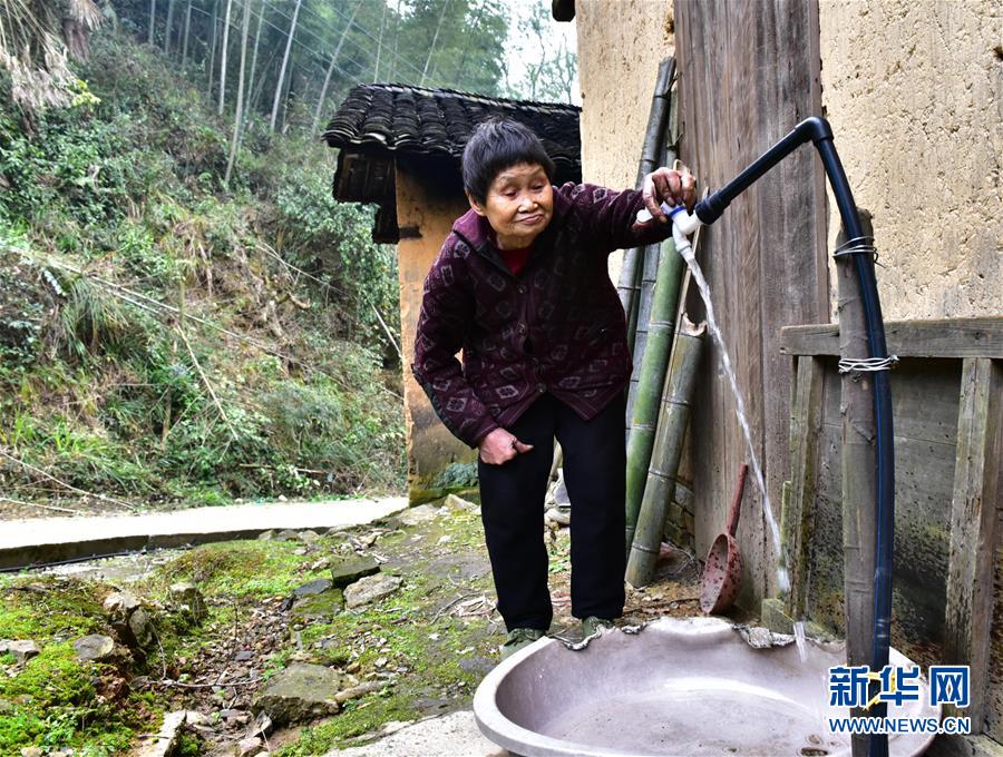 （新春走基層&middot;圖文互動）（2）6人小山村 小年樂融融