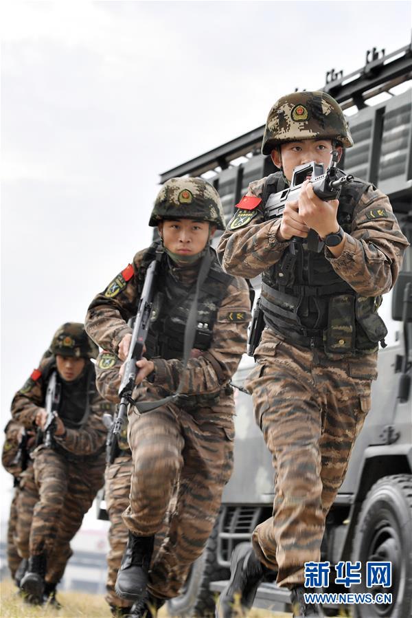 （新華全媒頭條&middot;圖文互動(dòng)）（5）向祖國報(bào)告：我在戰(zhàn)位守萬家團(tuán)圓&mdash;&mdash;解放軍和武警部隊(duì)新春佳節(jié)備戰(zhàn)執(zhí)勤記事