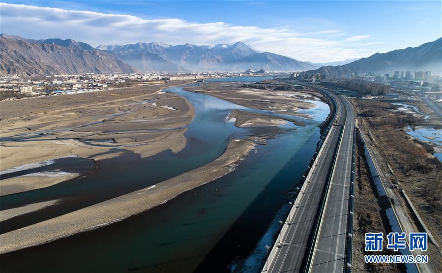 （兩會前夕看落實(shí)&middot;圖文互動）（2）格?；ㄩ_ 幸福路寬&mdash;&mdash;西藏落實(shí)習(xí)近平總書記全國兩會重要講話精神紀(jì)實(shí)