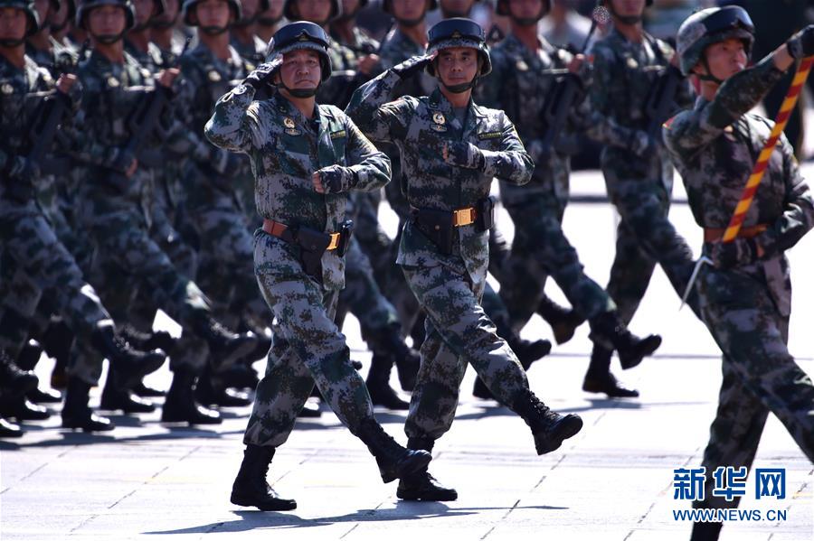 （新華全媒頭條&middot;強軍思想引領(lǐng)新征程&middot;圖文互動）（4）那一刻，我們光榮接受檢閱