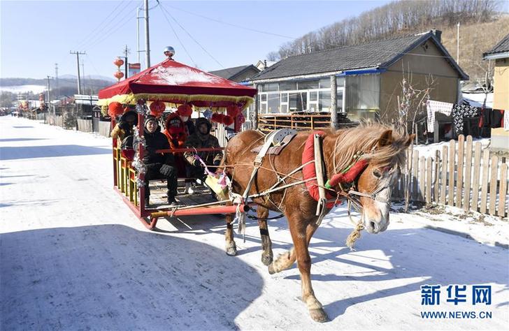 （在習近平新時代中國特色社會主義思想指引下&mdash;&mdash;新時代新作為新篇章&middot;圖文互動）（4）三年，從無名小屯到聲名遠播&mdash;&mdash;這個&ldquo;雪鄉(xiāng)&rdquo;是如何做到的？