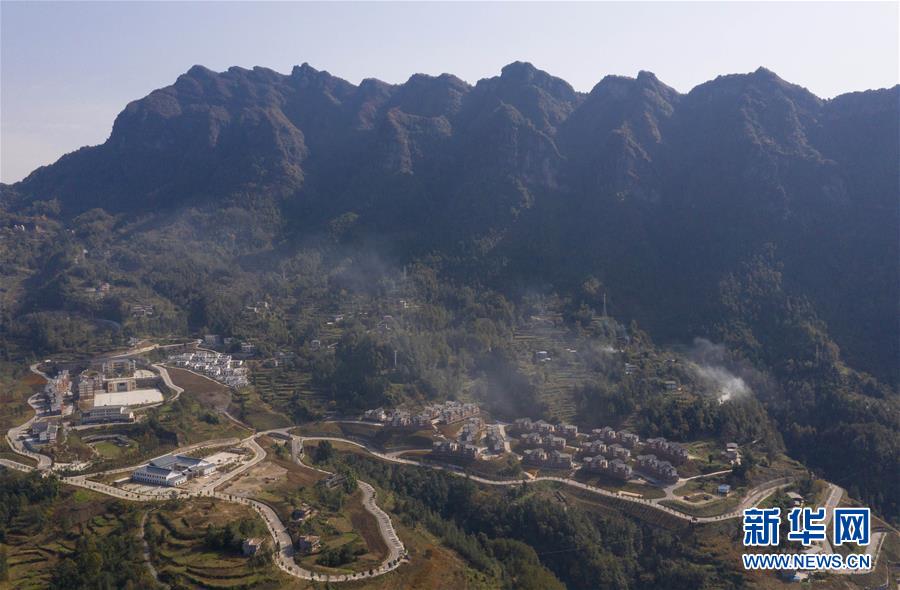 （兩會前夕看落實&middot;圖文互動）（2）&ldquo;飛針走線&rdquo;&ldquo;繡&rdquo;出小康畫卷&mdash;&mdash;四川落實習(xí)近平總書記全國兩會重要講話精神紀實