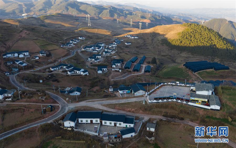 （兩會前夕看落實&middot;圖文互動）（7）&ldquo;飛針走線&rdquo;&ldquo;繡&rdquo;出小康畫卷&mdash;&mdash;四川落實習(xí)近平總書記全國兩會重要講話精神紀實