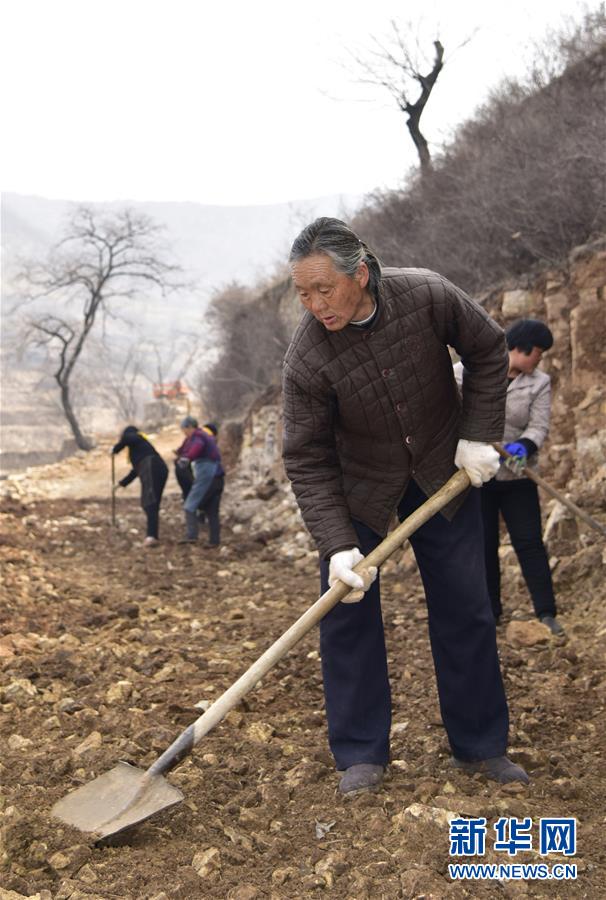 （在習(xí)近平新時(shí)代中國(guó)特色社會(huì)主義思想指引下&mdash;&mdash;新時(shí)代新作為新篇章&middot;圖文互動(dòng)）（1）&ldquo;困難面前有我們&rdquo;&mdash;&mdash;太行山革命老區(qū)一個(gè)小山村的蝶變
