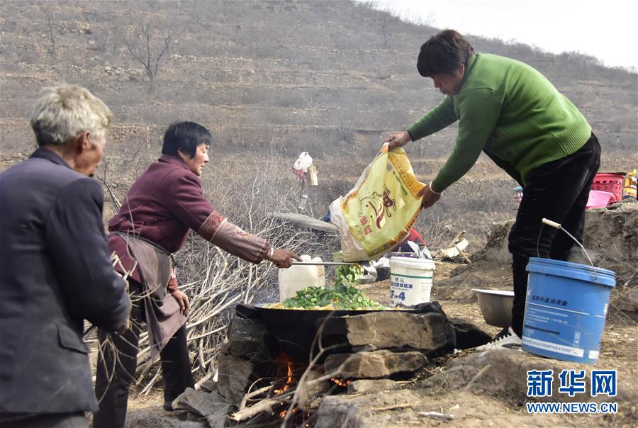 （在習(xí)近平新時(shí)代中國(guó)特色社會(huì)主義思想指引下&mdash;&mdash;新時(shí)代新作為新篇章&middot;圖文互動(dòng)）（3）&ldquo;困難面前有我們&rdquo;&mdash;&mdash;太行山革命老區(qū)一個(gè)小山村的蝶變