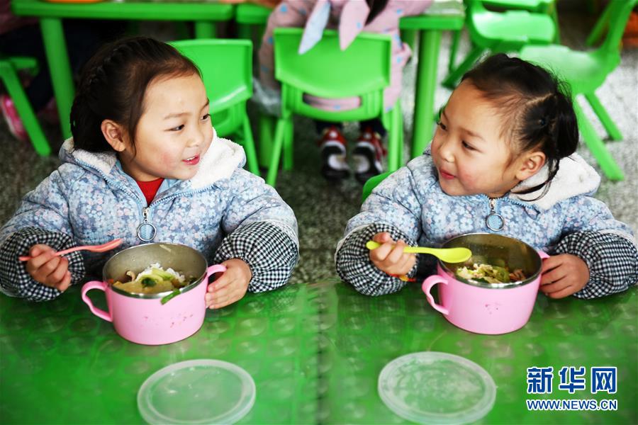 （在習近平新時代中國特色社會主義思想指引下&mdash;&mdash;新時代新作為新篇章&middot;圖文互動）（8）&ldquo;搬遷到哪里，服務(wù)就延伸到哪里&rdquo;&mdash;&mdash;貴州推進易地扶貧搬遷&ldquo;后半篇文章&rdquo; 