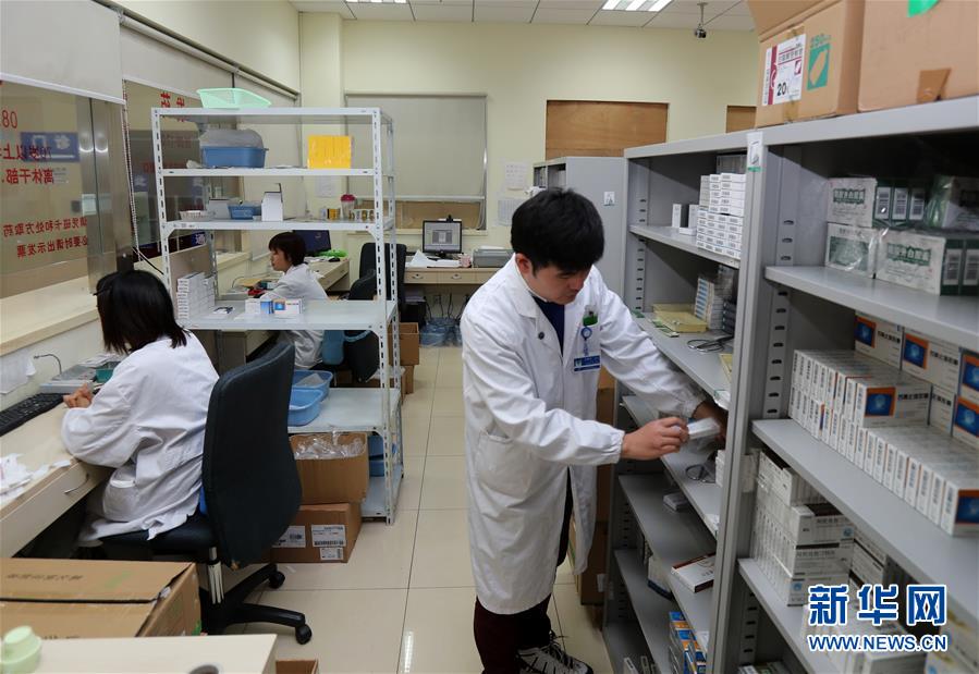 （新華全媒頭條&middot;圖文互動）（1）一粒藥片牽動萬人心，藥品集中采購給你我省了多少？