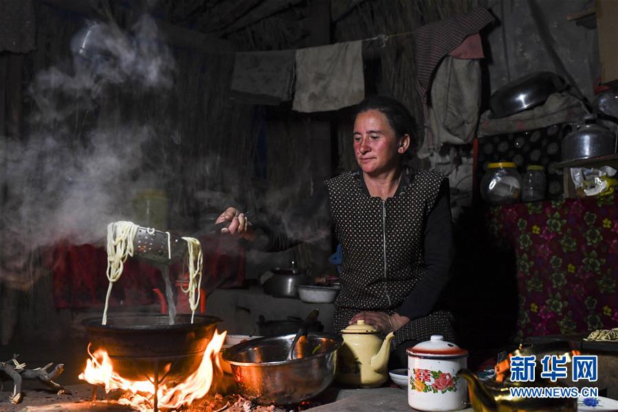 （新華全媒頭條&middot;圖文互動(dòng)）（5）一步千年，&ldquo;最后的沙漠部落&rdquo;遷入新家園