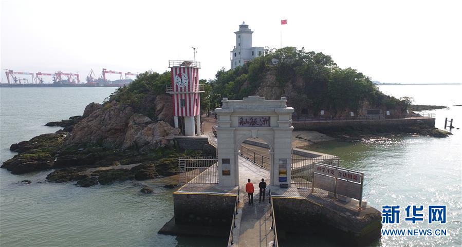 （新華全媒頭條&middot;圖文互動(dòng)）（1）守望&mdash;&mdash;記舢舨洲&ldquo;島主&rdquo;黃燦明一門(mén)四代航標(biāo)工