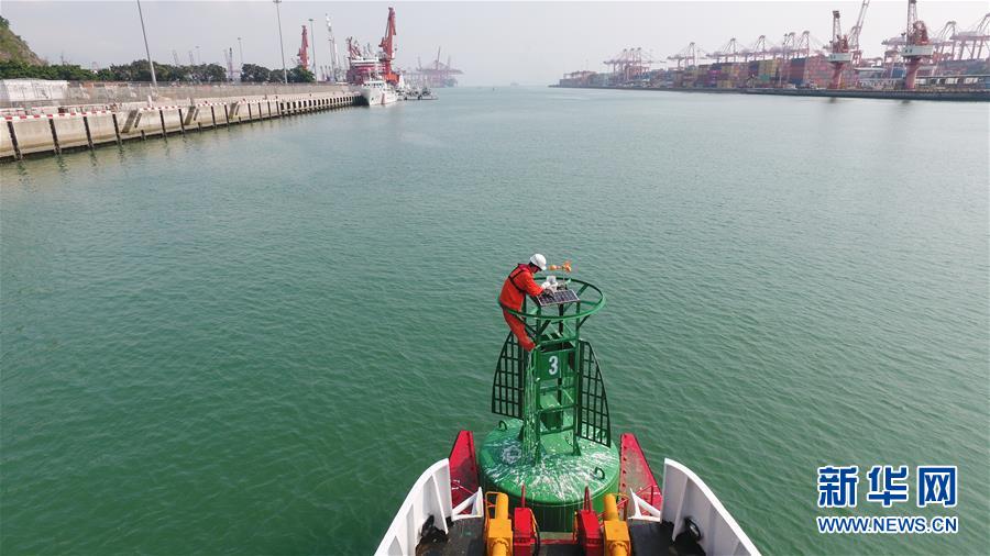 （新華全媒頭條&middot;圖文互動(dòng)）（10）守望&mdash;&mdash;記舢舨洲&ldquo;島主&rdquo;黃燦明一門(mén)四代航標(biāo)工