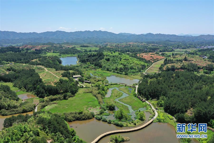 (壯麗70年&middot;奮斗新時(shí)代&middot;圖文互動(dòng)）（2）福建長(zhǎng)?。簱Q顏&ldquo;山光水濁&rdquo; 永駐綠水青山