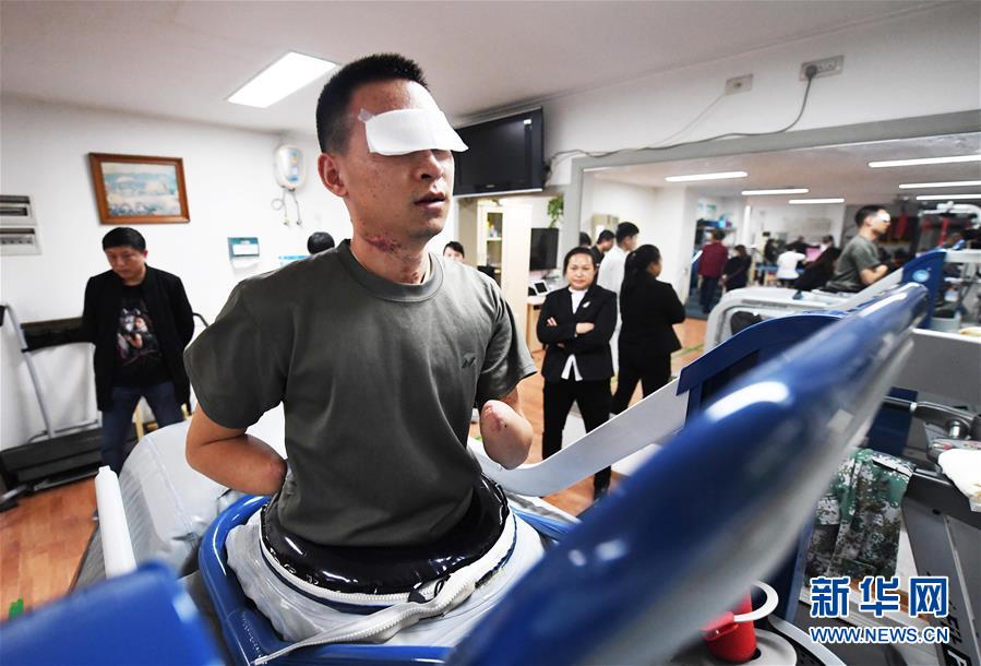 （時(shí)代先鋒&middot;圖文互動(dòng)）（4）新時(shí)代最可愛(ài)的人&mdash;&mdash;記陸軍某掃雷排爆大隊(duì)英雄戰(zhàn)士杜富國(guó)