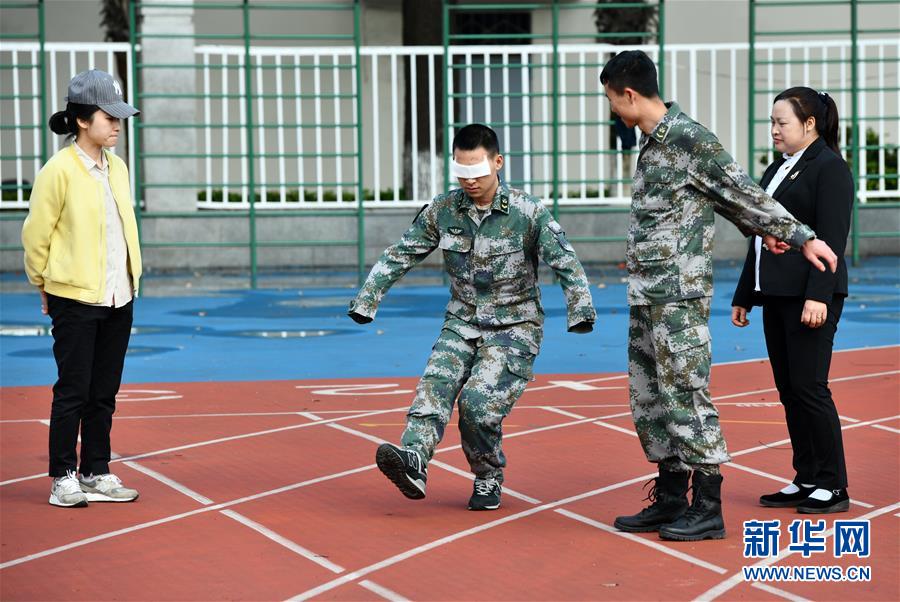 （時(shí)代先鋒&middot;圖文互動(dòng)）（7）新時(shí)代最可愛(ài)的人&mdash;&mdash;記陸軍某掃雷排爆大隊(duì)英雄戰(zhàn)士杜富國(guó)