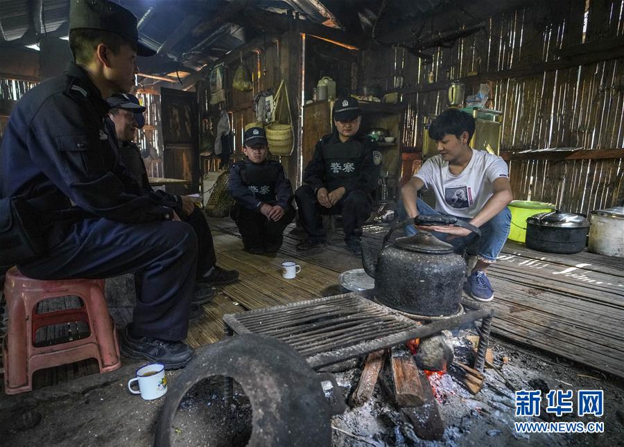 （愛國情 奮斗者&middot;圖文互動）（1）警民情深&mdash;&mdash;記云南貢山縣獨龍江鄉(xiāng)邊境派出所