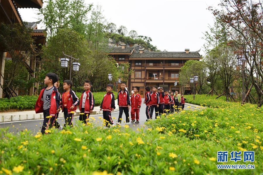 （壯麗70年&middot;奮斗新時(shí)代&middot;圖文互動(dòng)）（6）奮進(jìn)的阿妹戚托&mdash;&mdash;貴州三寶彝族鄉(xiāng)整鄉(xiāng)搬遷見聞