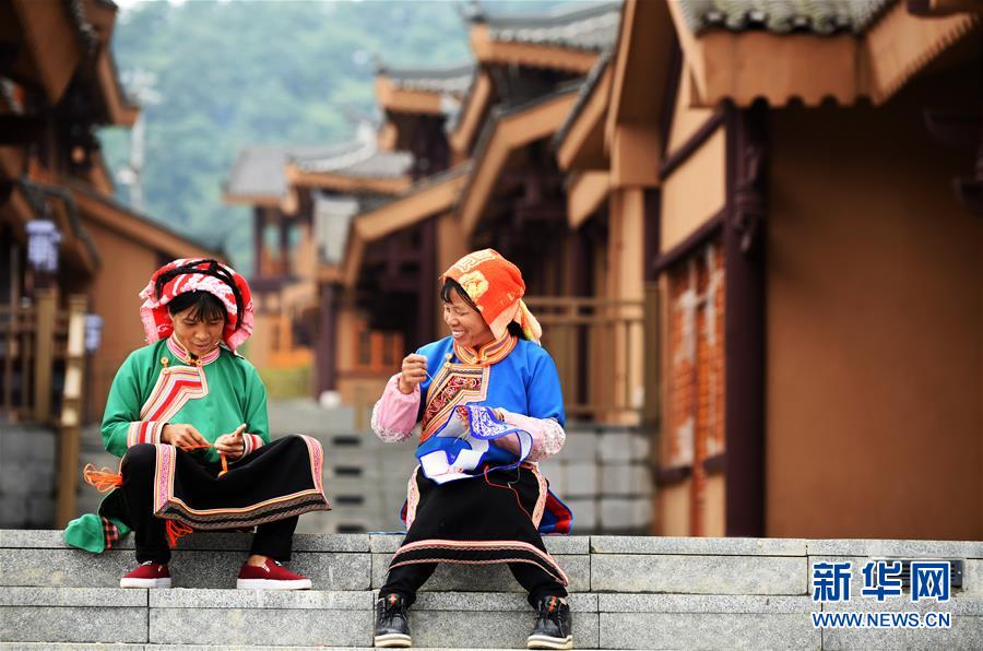 （壯麗70年&middot;奮斗新時(shí)代&middot;圖文互動(dòng)）（13）奮進(jìn)的阿妹戚托&mdash;&mdash;貴州三寶彝族鄉(xiāng)整鄉(xiāng)搬遷見聞