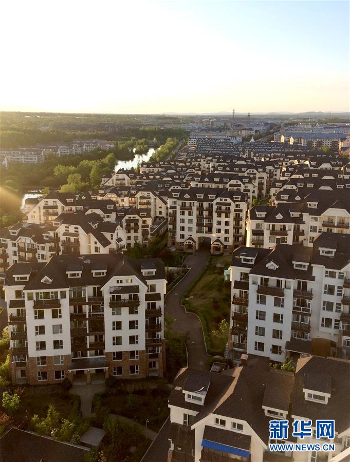 （在習(xí)近平新時(shí)代中國特色社會(huì)主義思想指引下&mdash;&mdash;新時(shí)代新作為新篇章&middot;圖文互動(dòng)）（2）在這里，遇見&ldquo;詩和遠(yuǎn)方&rdquo;&mdash;&mdash;長白山下&ldquo;第一鎮(zhèn)&rdquo;的全域旅游實(shí)踐