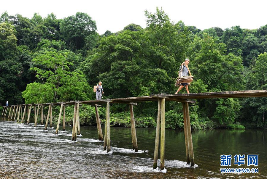 （壯麗70年&middot;奮斗新時(shí)代&mdash;&mdash;記者再走長征路&middot;圖文互動(dòng)）（1）啊，紅軍橋！
