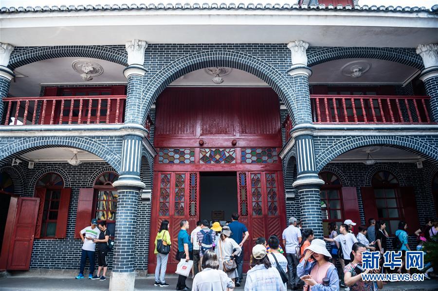 （壯麗70年&middot;奮斗新時(shí)代&mdash;&mdash;記者再走長征路&middot;圖文互動(dòng)）（1）歷史在這里轉(zhuǎn)折：探訪遵義會(huì)議會(huì)址