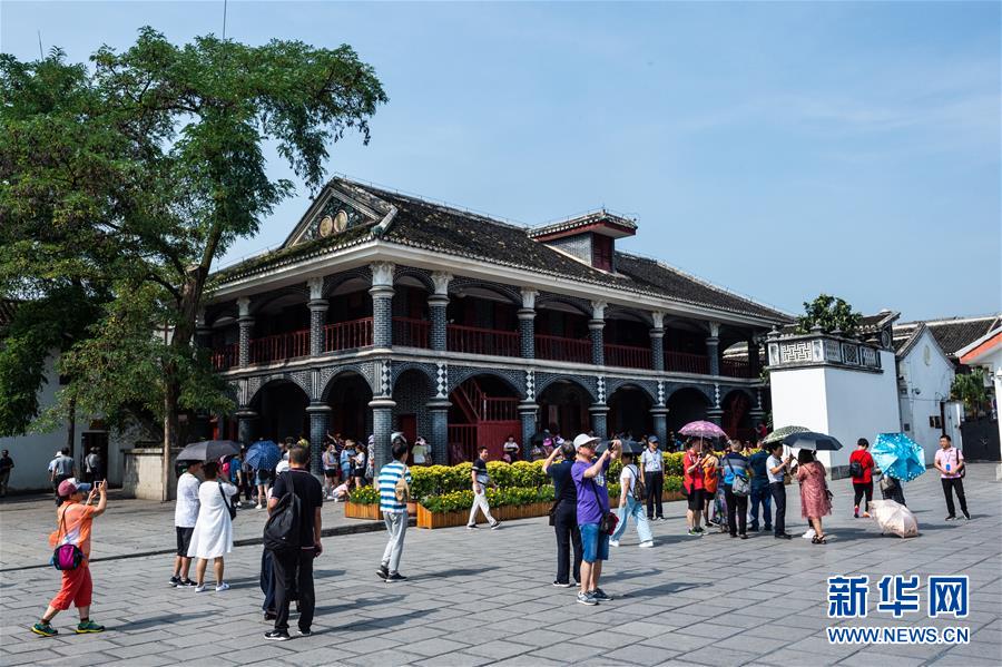 （新華全媒頭條&middot;壯麗70年&middot;奮斗新時代&mdash;&mdash;記者再走長征路&middot;圖文互動）（7）偉大轉折是怎樣發(fā)生的&mdash;&mdash;重回遵義會議現(xiàn)場