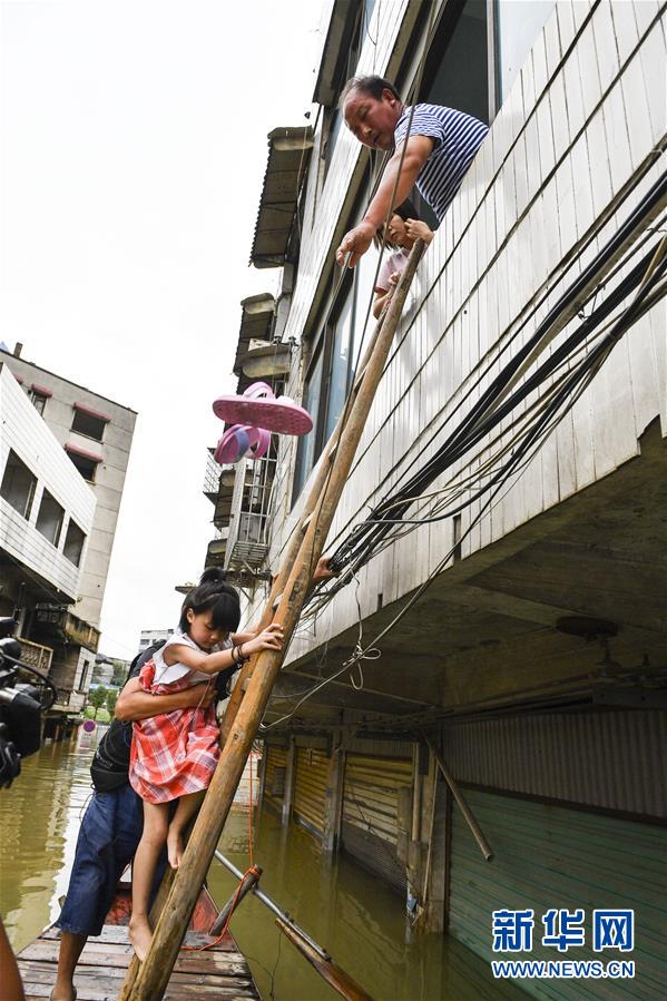 （抗洪搶險(xiǎn)&middot;圖文互動(dòng)）（2）洪水來時(shí)，那暖心的民間救援
