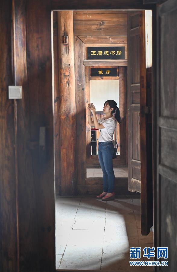 （壯麗70年&middot;奮斗新時代&mdash;&mdash;記者再走長征路&middot;圖文互動）（3）一塊懷表的革命傳承：給王良將軍的一封信