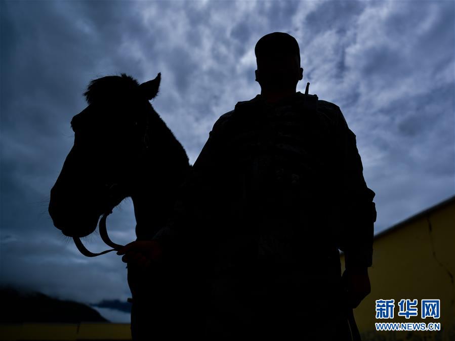 （新華全媒頭條&middot;愛國情 奮斗者&middot;圖文互動）（6）初心不改 紅心向黨&mdash;&mdash;西部戰(zhàn)區(qū)陸軍某旅玉樹獨立騎兵連連長尼都塔生一家四代跟黨走紀實