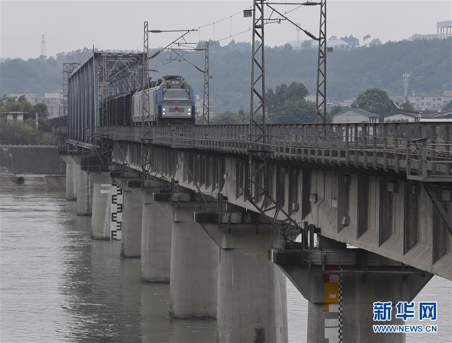 （壯麗70年&middot;奮斗新時(shí)代&mdash;&mdash;共和國(guó)發(fā)展成就巡禮&middot;圖文互動(dòng)）（4）治蜀往事激越 興川今朝豪邁&mdash;&mdash;新中國(guó)成立70年四川發(fā)展巡禮