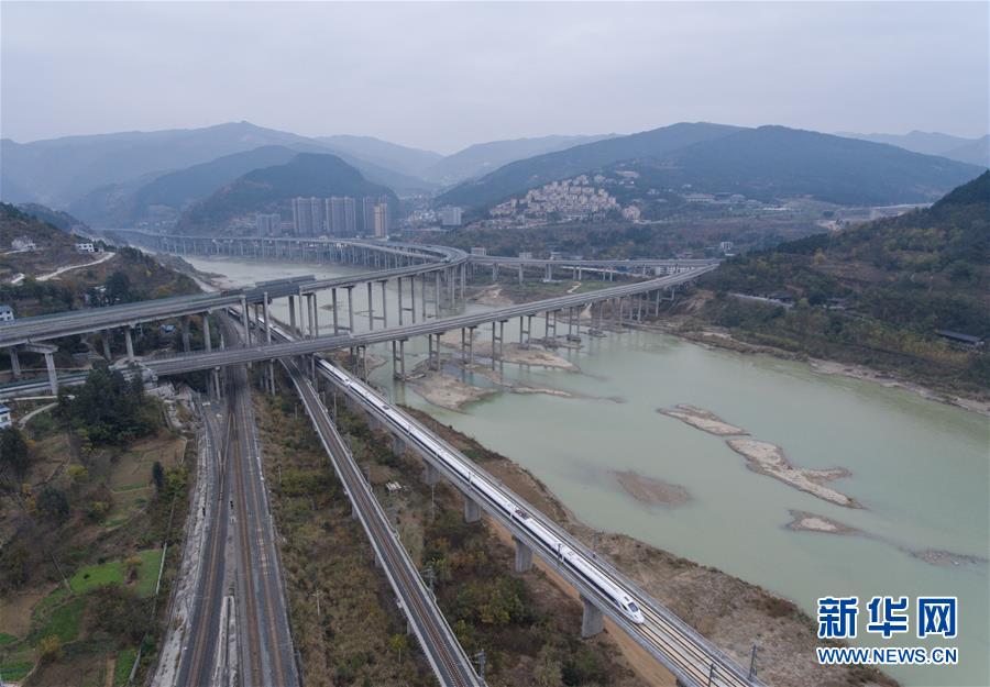 （壯麗70年&middot;奮斗新時(shí)代&mdash;&mdash;共和國(guó)發(fā)展成就巡禮&middot;圖文互動(dòng)）（8）治蜀往事激越 興川今朝豪邁&mdash;&mdash;新中國(guó)成立70年四川發(fā)展巡禮