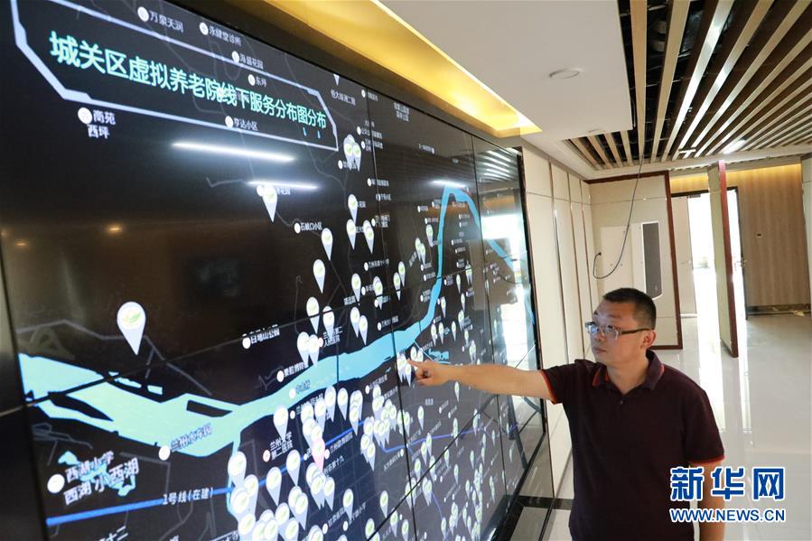 （在習(xí)近平新時(shí)代中國(guó)特色社會(huì)主義思想指引下&mdash;&mdash;新時(shí)代新作為新篇章&middot;總書記關(guān)心的百姓身邊事）（2）養(yǎng)老院新&ldquo;風(fēng)景&rdquo;：大愛扮美夕陽紅