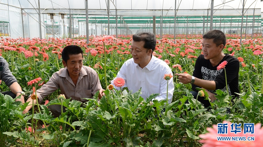 （新華全媒頭條&middot;圖文互動(dòng)）（4）凝聚民族復(fù)興的精神偉力&mdash;&mdash;以習(xí)近平同志為核心的黨中央重視思想道德建設(shè)關(guān)心關(guān)愛道德模范紀(jì)實(shí)