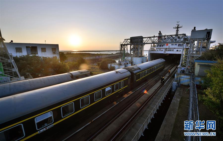 （壯麗70年&middot;奮斗新時(shí)代&mdash;&mdash;共和國(guó)發(fā)展成就巡禮）（11）人暢其行、貨暢其流&mdash;&mdash;共和國(guó)交通運(yùn)輸業(yè)發(fā)展成就巡禮