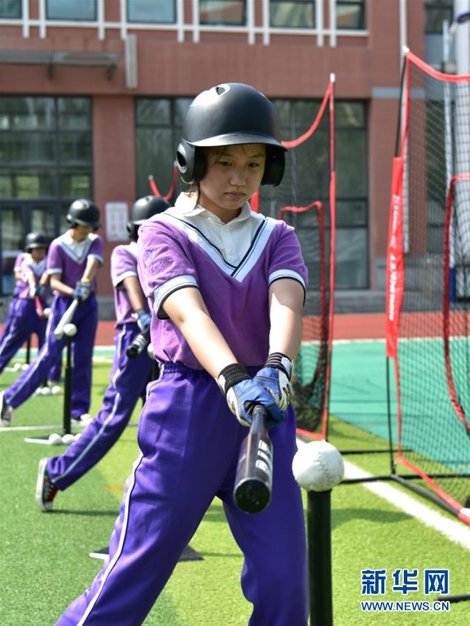 （體育&middot;圖文互動）（3）（在習(xí)近平新時(shí)代中國特色社會主義思想指引下&mdash;&mdash;新時(shí)代新作為新篇章&middot;總書記關(guān)心的百姓身邊事）奔跑吧，少年！&mdash;&mdash;體育讓孩子們插上強(qiáng)壯的翅膀（配本社同題文字稿）