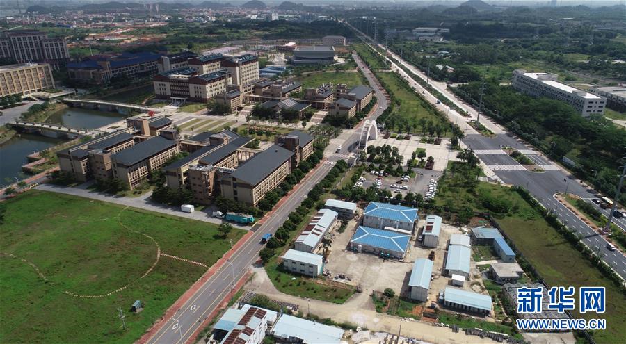 （在習(xí)近平新時代中國特色社會主義思想指引下&mdash;&mdash;新時代新作為新篇章&middot;圖文互動）（3）&ldquo;我們給火箭做減重&rdquo;&mdash;&mdash;高?？萍紕?chuàng)新進行時