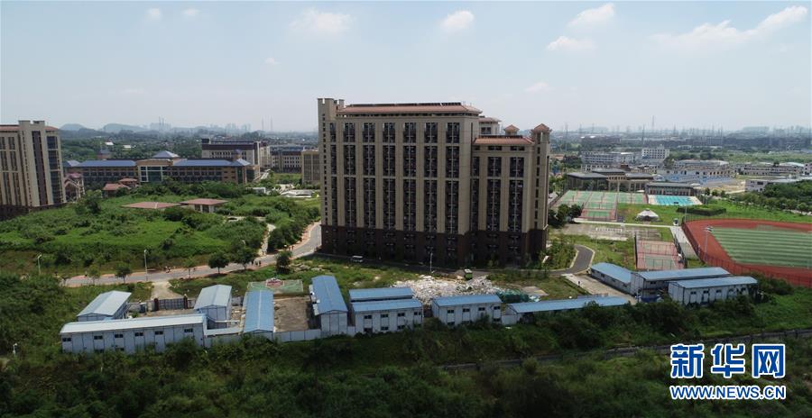 （在習(xí)近平新時代中國特色社會主義思想指引下&mdash;&mdash;新時代新作為新篇章&middot;圖文互動）（1）&ldquo;我們給火箭做減重&rdquo;&mdash;&mdash;高?？萍紕?chuàng)新進行時